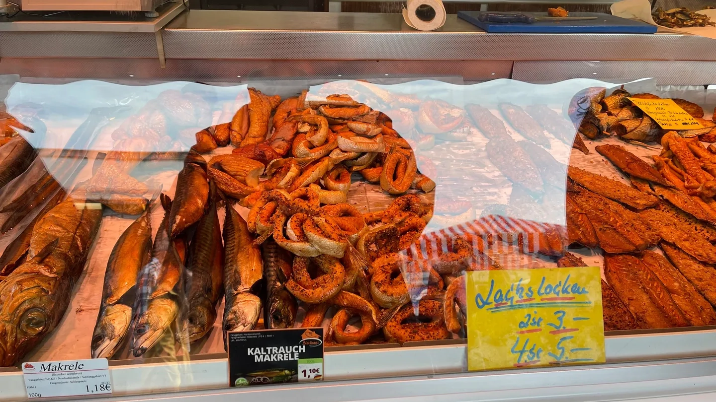 Sam and Marcus Hamburg Harbor Fish Market Adventure on SideQuest Oculus ...